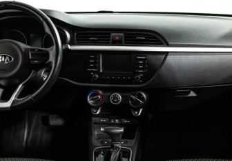 Подержанный автомобиль Kia Rio Hatchback 2020 года (14 фото)