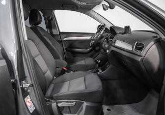 Подержанный автомобиль Audi Q3 2018 года (20 фото)