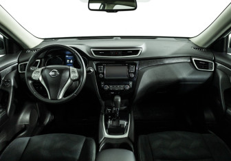 Подержанный автомобиль Nissan X-Trail 2016 года (13 фото)