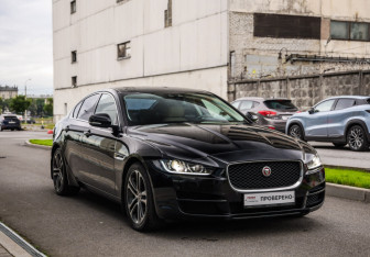Подержанный автомобиль Jaguar XE 2017 года (5 фото)