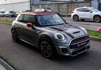 Подержанный автомобиль MINI Hatch 2016 года (4 фото)