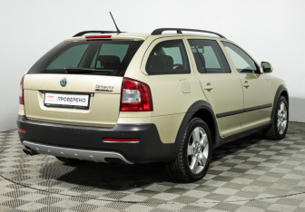 Подержанный автомобиль Skoda Octavia Wagon 2011 года (5 фото)