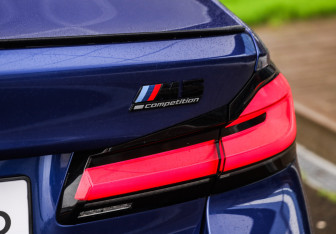 Подержанный автомобиль BMW M5 Sedan 2022 года (14 фото)