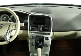 Подержанный автомобиль Volvo XC60 2012 года (14 фото)