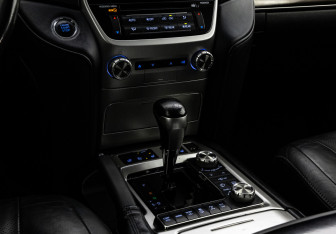 Подержанный автомобиль Toyota Land Cruiser Suv 2018 года (12 фото)