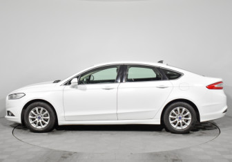 Подержанный автомобиль Ford Mondeo Sedan 2017 года (8 фото)