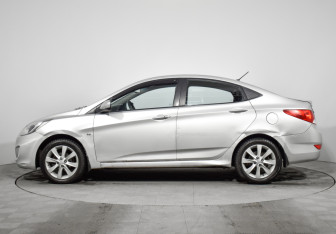 Подержанный автомобиль Hyundai Solaris Sedan 2012 года (8 фото)