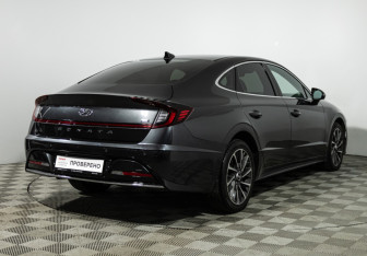 Подержанный автомобиль Hyundai Sonata 2022 года (5 фото)
