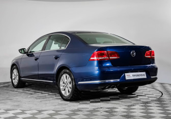 Подержанный автомобиль Volkswagen Passat Sedan 2014 года (7 фото)