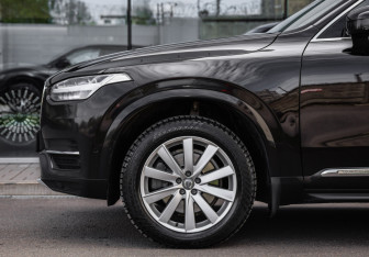 Подержанный автомобиль Volvo XC90 2015 года (10 фото)