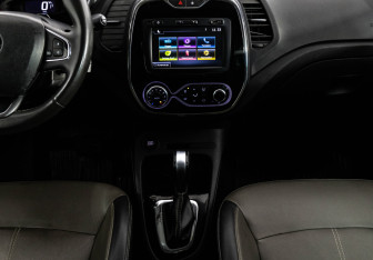 Подержанный автомобиль Renault Kaptur 2019 года (12 фото)