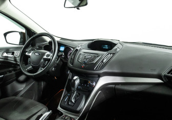 Подержанный автомобиль Ford Kuga 2016 года (9 фото)