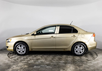 Подержанный автомобиль Mitsubishi Lancer Sedan 2008 года (8 фото)