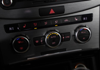 Подержанный автомобиль Volkswagen Passat Sedan 2012 года (15 фото)