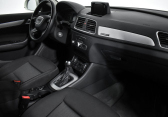 Подержанный автомобиль Audi Q3 2015 года (13 фото)