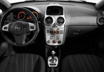 Подержанный автомобиль Opel Corsa 2008 года (12 фото)