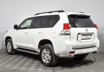 Подержанный автомобиль Toyota Land Cruiser Prado 2010 года (7 фото)