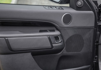 Подержанный автомобиль Land Rover Discovery 2019 года (27 фото)