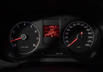 Подержанный автомобиль Volkswagen Polo Sedan 2011 года (17 фото)