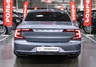 Подержанный автомобиль Volvo S90 2017 года (14 фото)