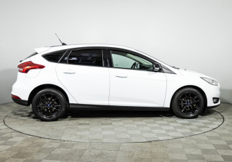Подержанный автомобиль Ford Focus Hatchback 2017 года (4 фото)