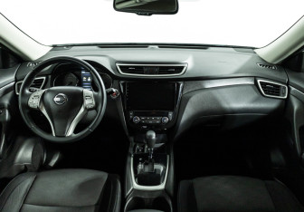 Подержанный автомобиль Nissan X-Trail 2018 года (13 фото)