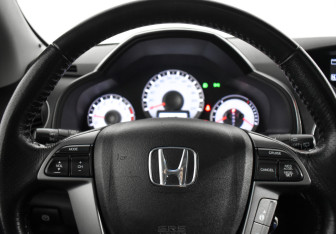 Подержанный автомобиль Honda Pilot 2012 года (20 фото)