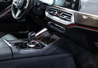 Подержанный автомобиль BMW X6 2021 года (20 фото)