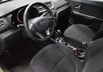 Подержанный автомобиль Kia Rio Sedan 2014 года (9 фото)