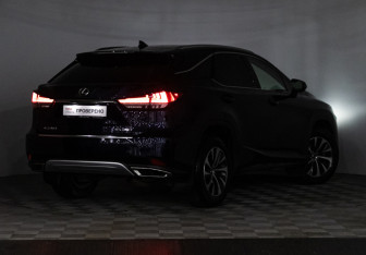 Подержанный автомобиль Lexus RX 2021 года (25 фото)