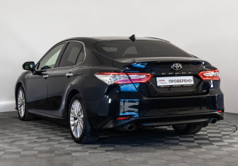 Подержанный автомобиль Toyota Camry Sedan 2018 года (8 фото)