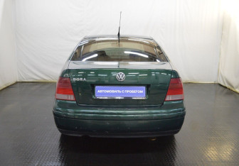 Подержанный автомобиль Volkswagen Bora Sedan 1998 года (6 фото)