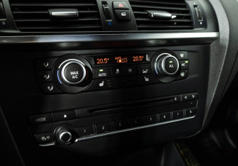 Подержанный автомобиль BMW X3 2014 года (16 фото)