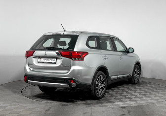 Подержанный автомобиль Mitsubishi Outlander 2016 года (5 фото)