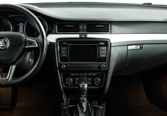 Подержанный автомобиль Skoda Superb Liftback 2014 года (14 фото)