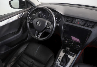 Подержанный автомобиль Skoda Octavia Liftback 2016 года (10 фото)