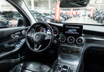 Подержанный автомобиль Mercedes-Benz GLC AMG 2016 года (15 фото)