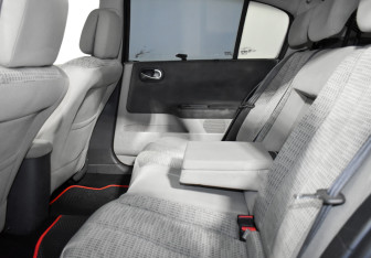 Подержанный автомобиль Renault Megane Sedan 2006 года (12 фото)