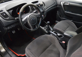 Подержанный автомобиль Kia Cerato Coupe 2010 года (10 фото)