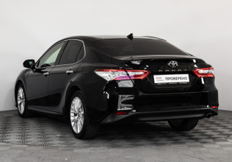 Подержанный автомобиль Toyota Camry Sedan 2019 года (8 фото)