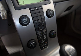 Подержанный автомобиль Volvo S40 2006 года (14 фото)