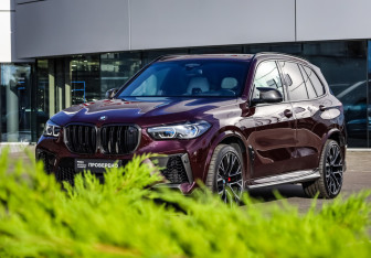Подержанный автомобиль BMW X5 M 2021 года (9 фото)