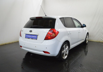 Подержанный автомобиль Kia Ceed Hatchback 2009 года (5 фото)