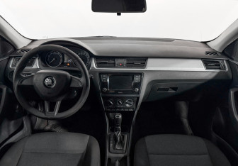 Подержанный автомобиль Skoda Rapid Liftback 2019 года (15 фото)
