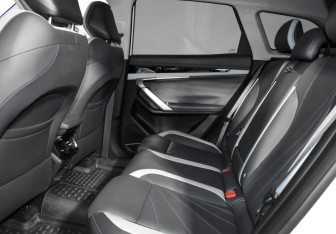 Подержанный автомобиль Geely Atlas 2024 года (12 фото)