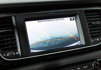 Подержанный автомобиль Kia Carnival 2017 года (17 фото)