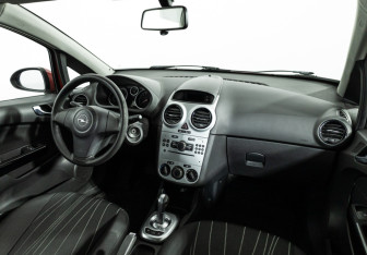 Подержанный автомобиль Opel Corsa 2010 года (9 фото)