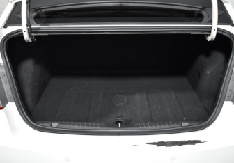 Подержанный автомобиль Chevrolet Cruze Sedan 2011 года (18 фото)