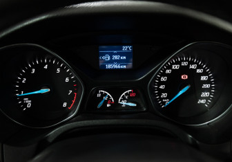 Подержанный автомобиль Ford Focus Hatchback 2013 года (12 фото)