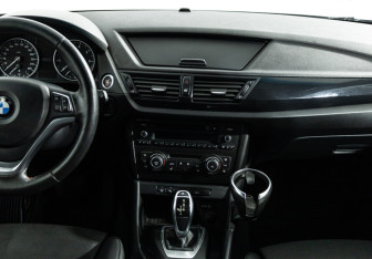 Подержанный автомобиль BMW X1 2013 года (14 фото)
